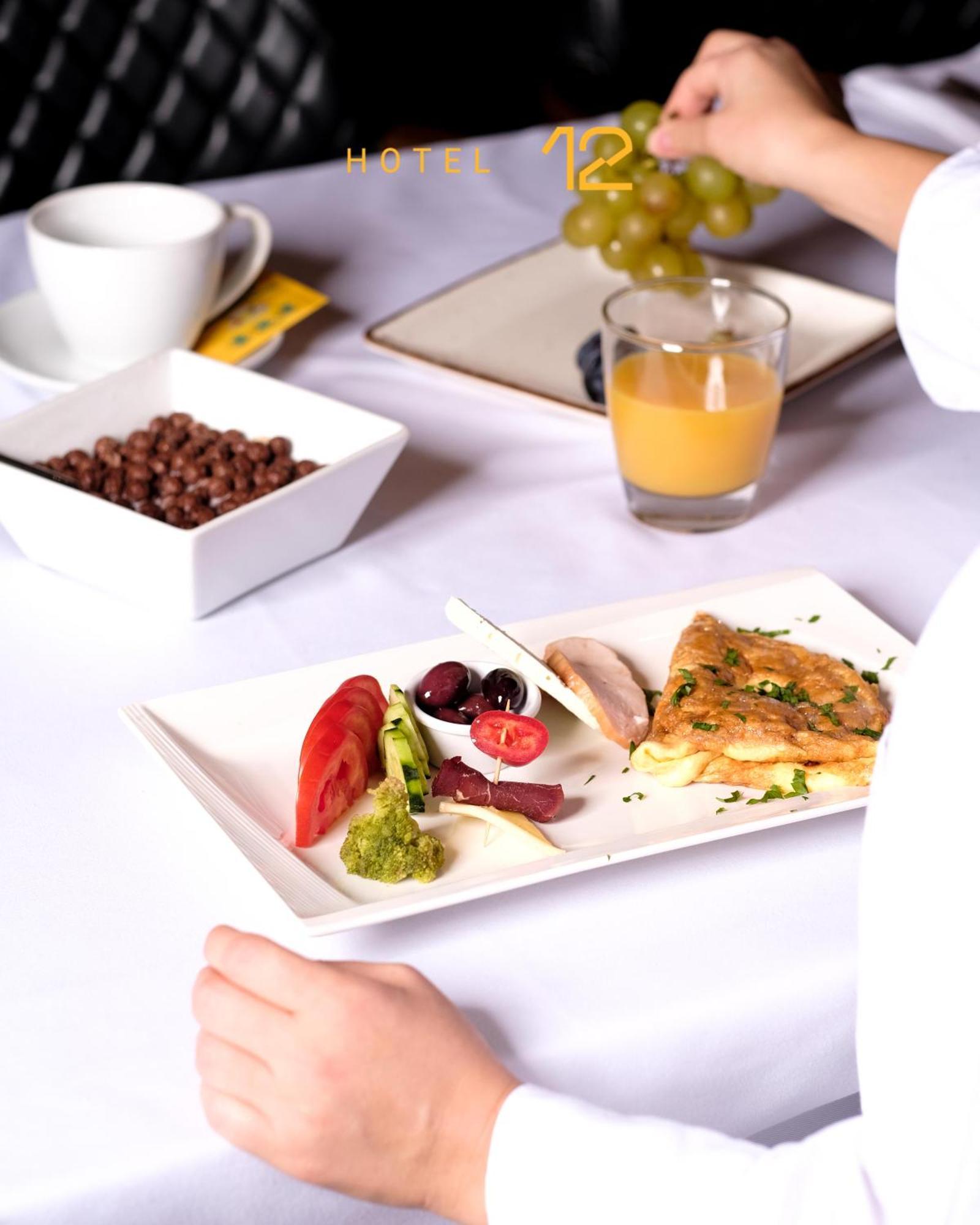 Hotel 12 Gjakova Dış mekan fotoğraf